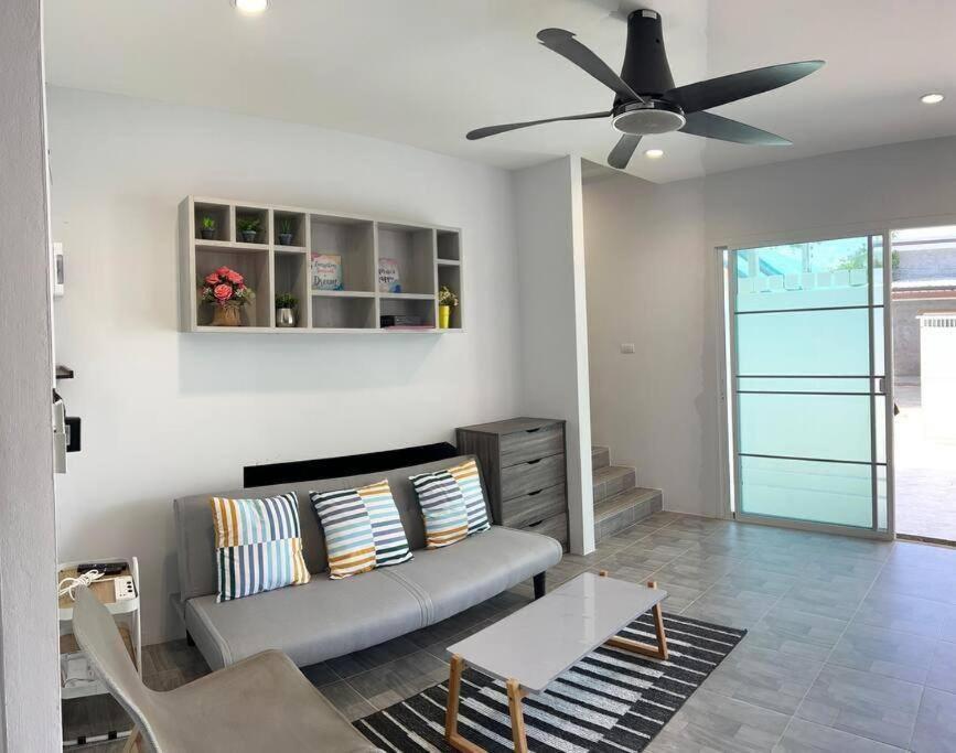 Bang Tao Town House 1km Surin V135 Apartment *