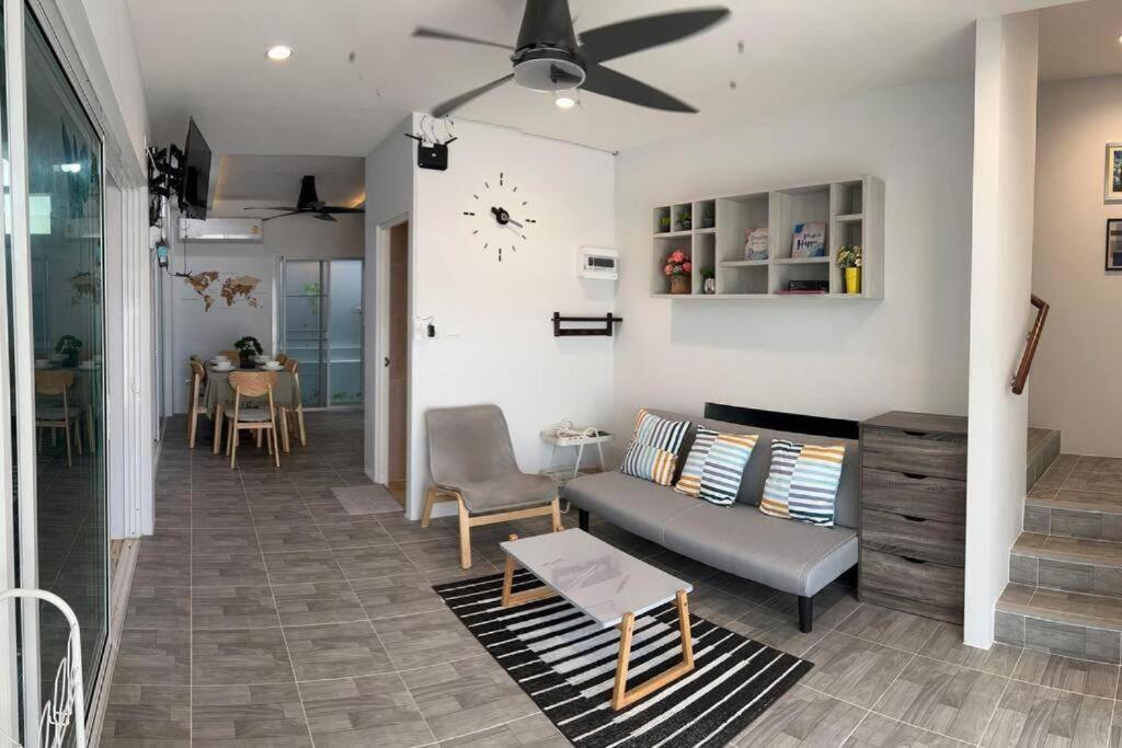 Apartment Bang Tao Town House 1km Surin V135 Thalang