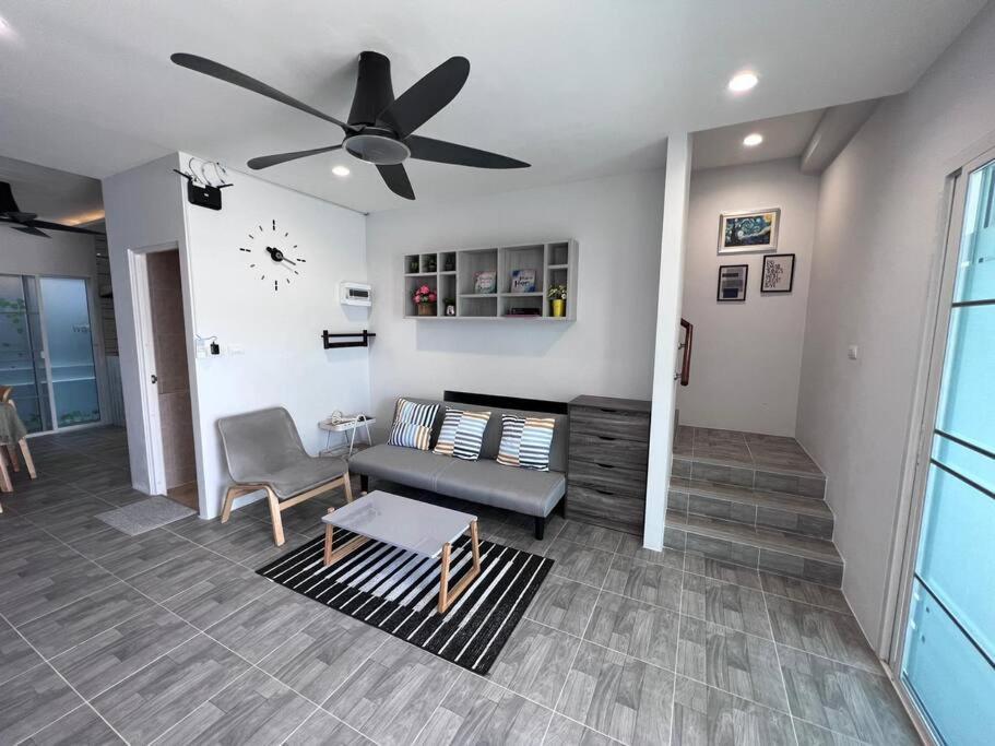 Bang Tao Town House 1km Surin V135 *