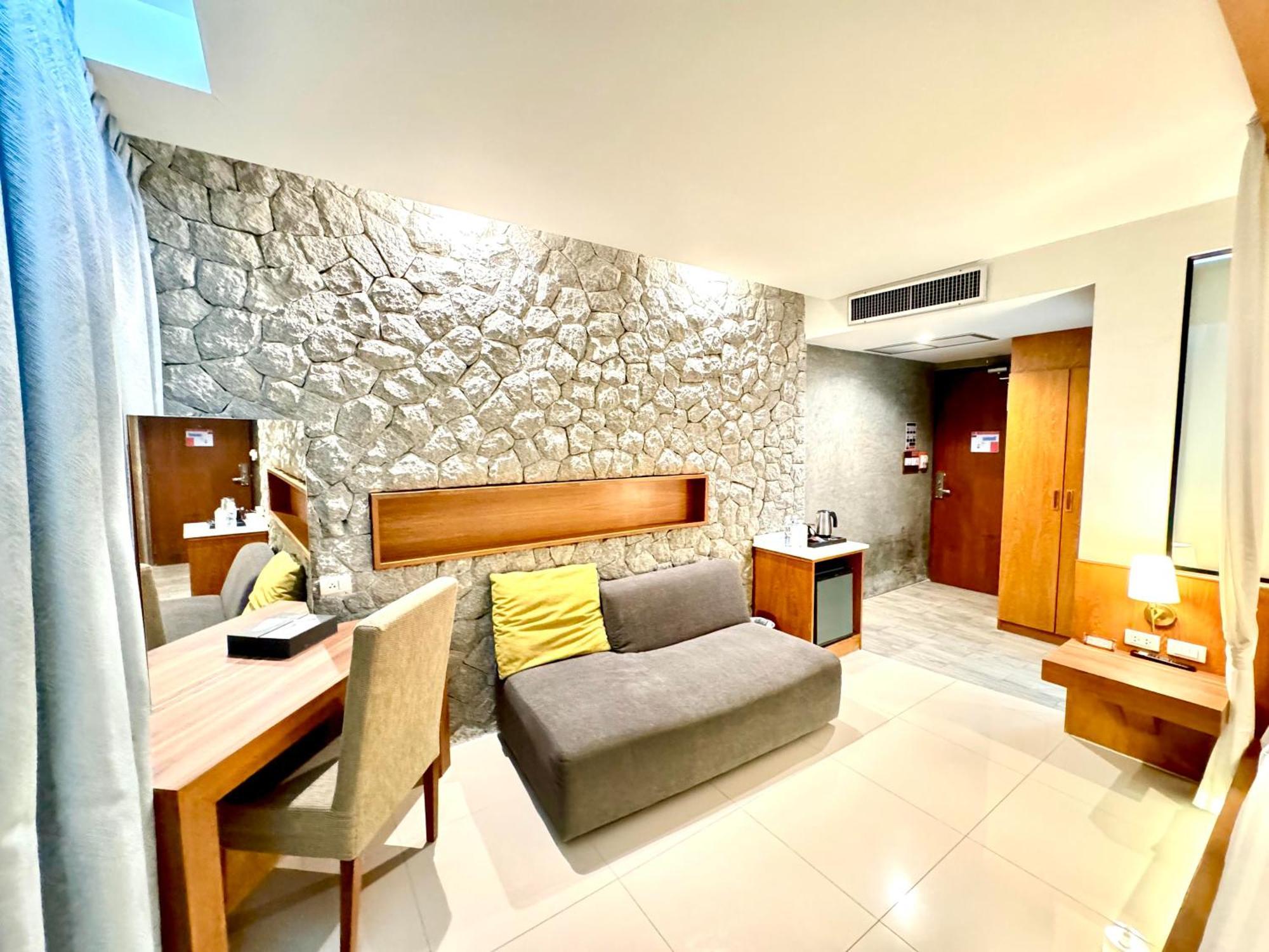 Hotel De Coze Patong