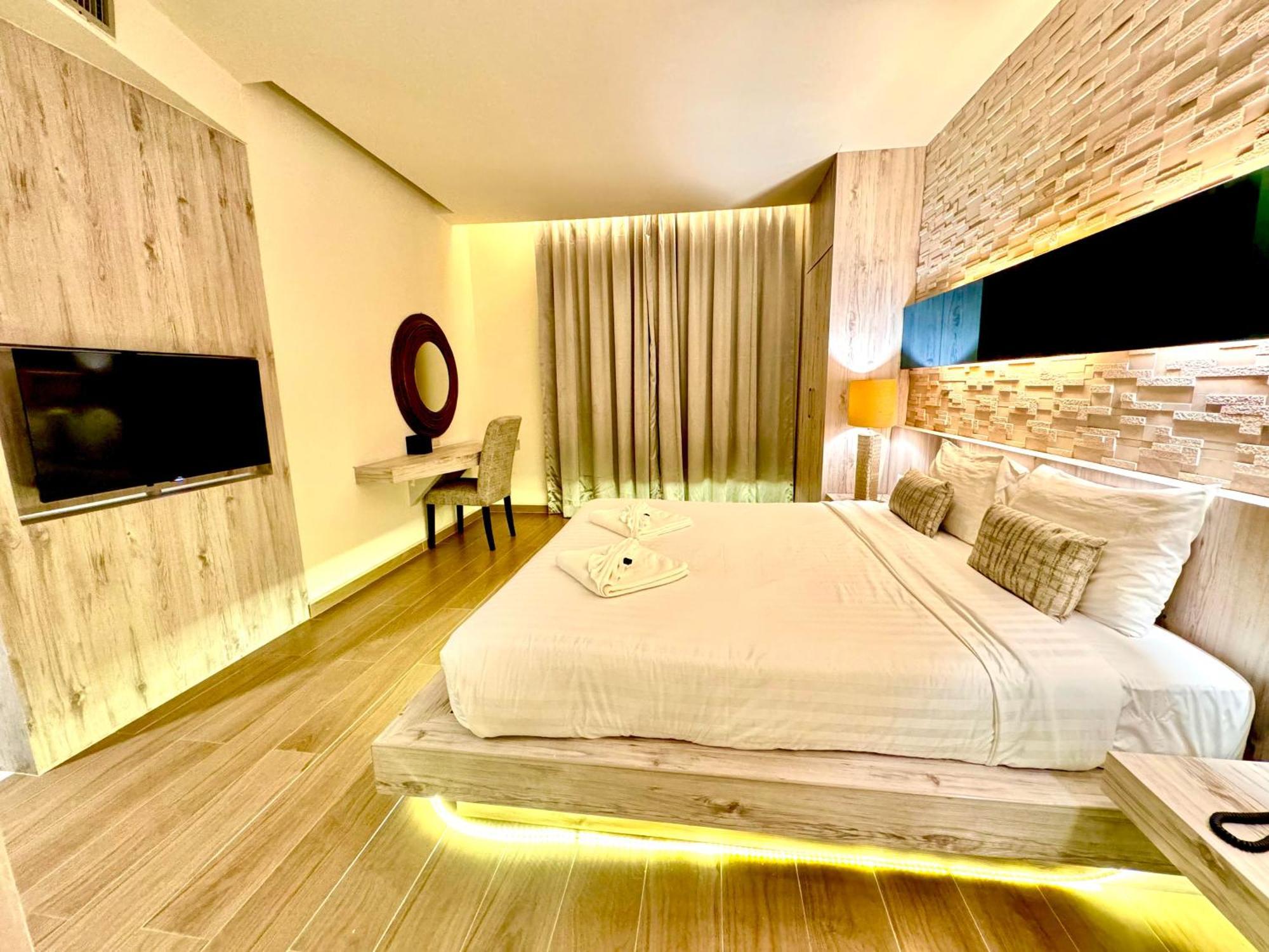 Hotel De Coze Patong