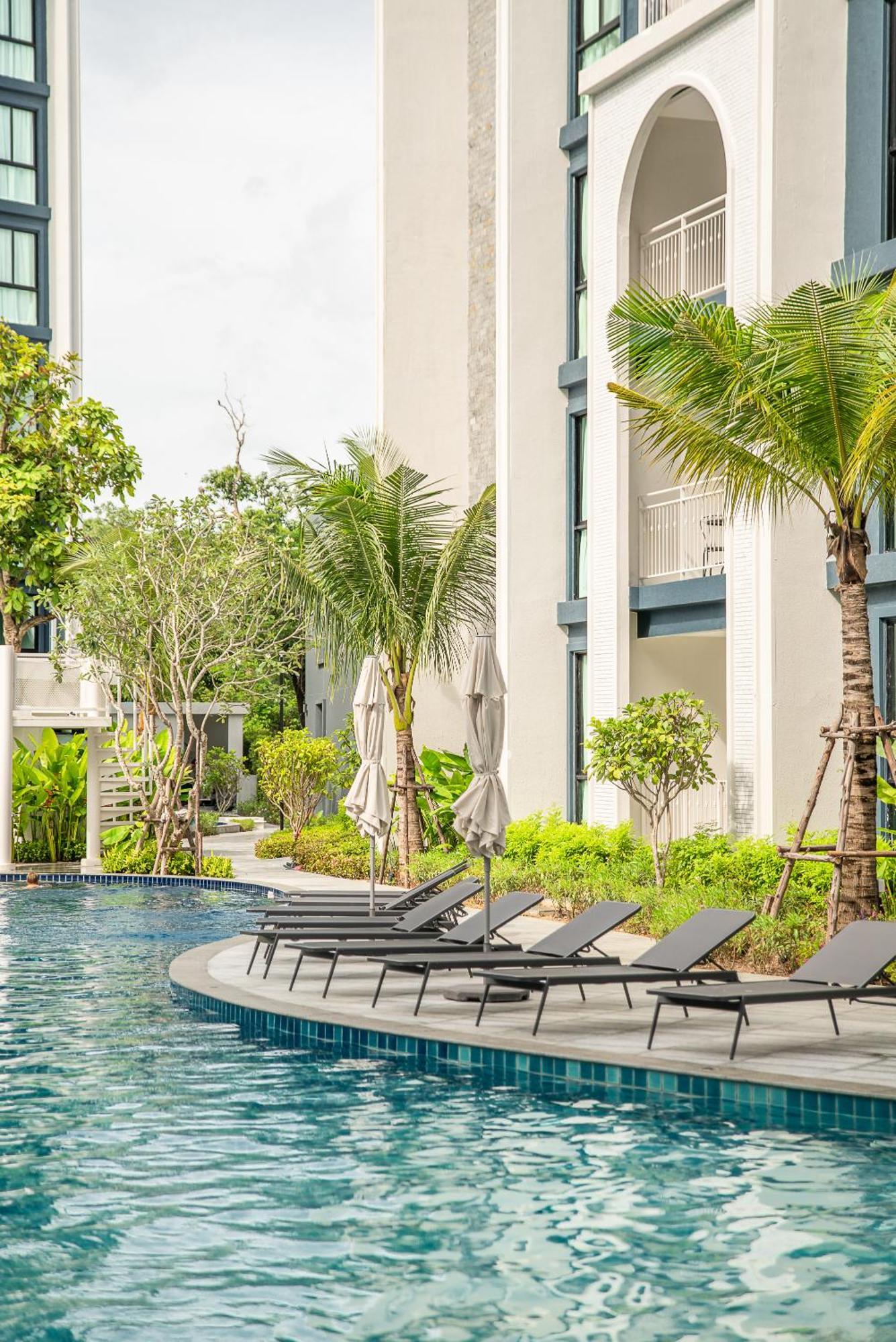 Title Halo Modern Line Apartment Nai Yang