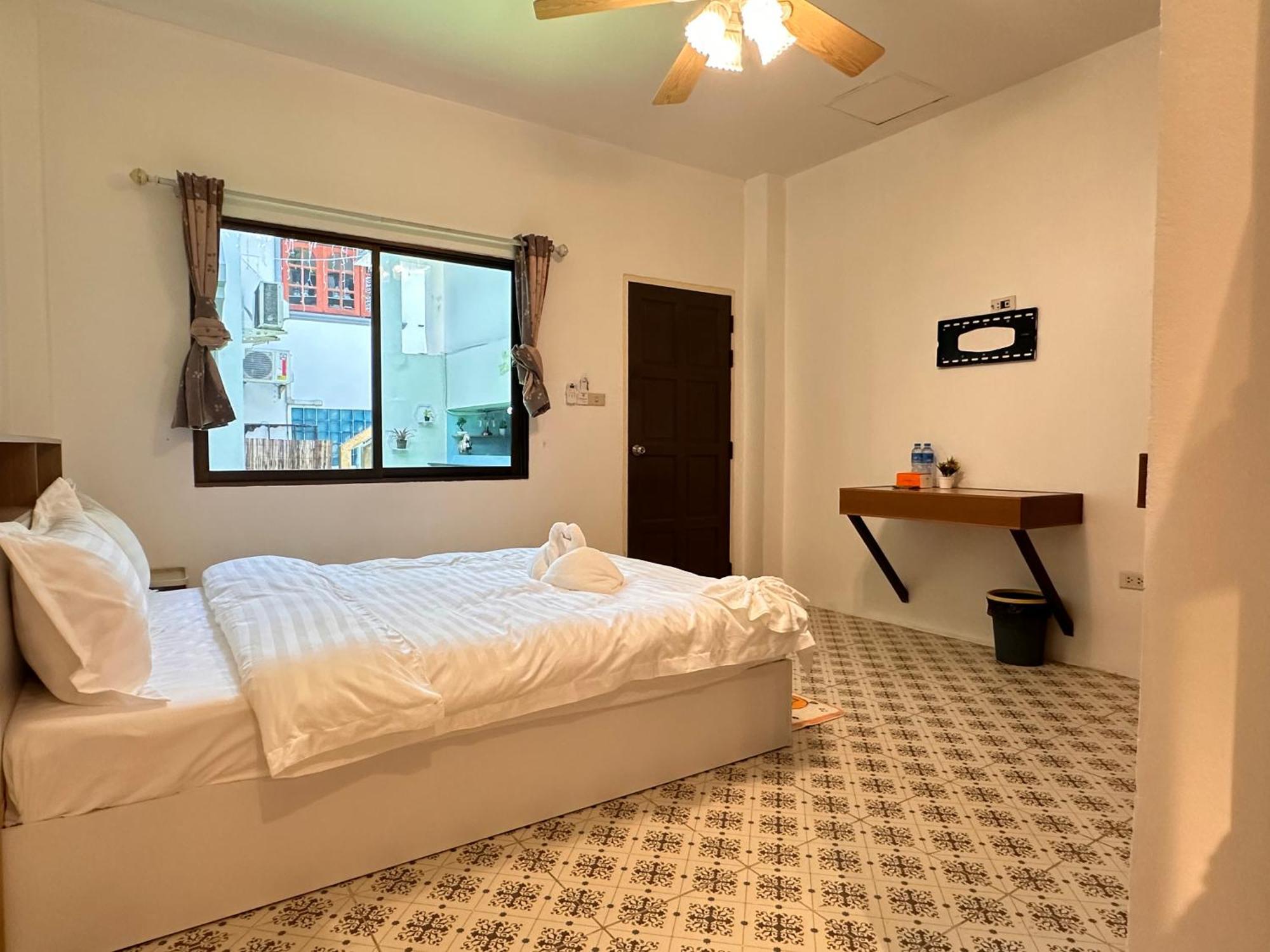 Homestay Phuket Plan B House *