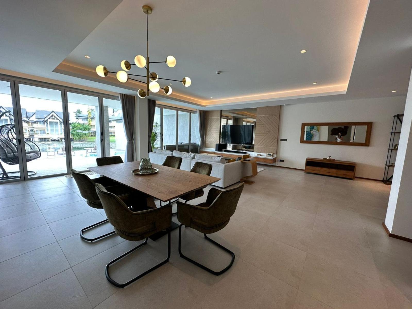 2br Beachfront With Pool Phuket Apartment