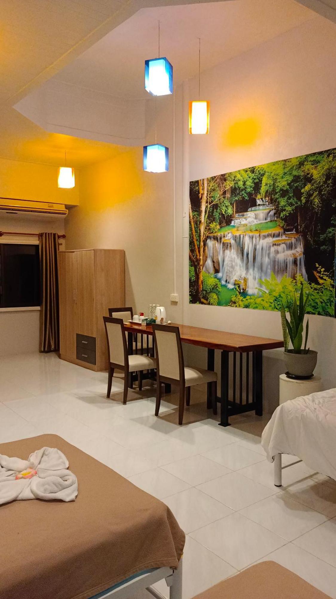 Batikseafood Airport & * Ban Bo Sai Klang
