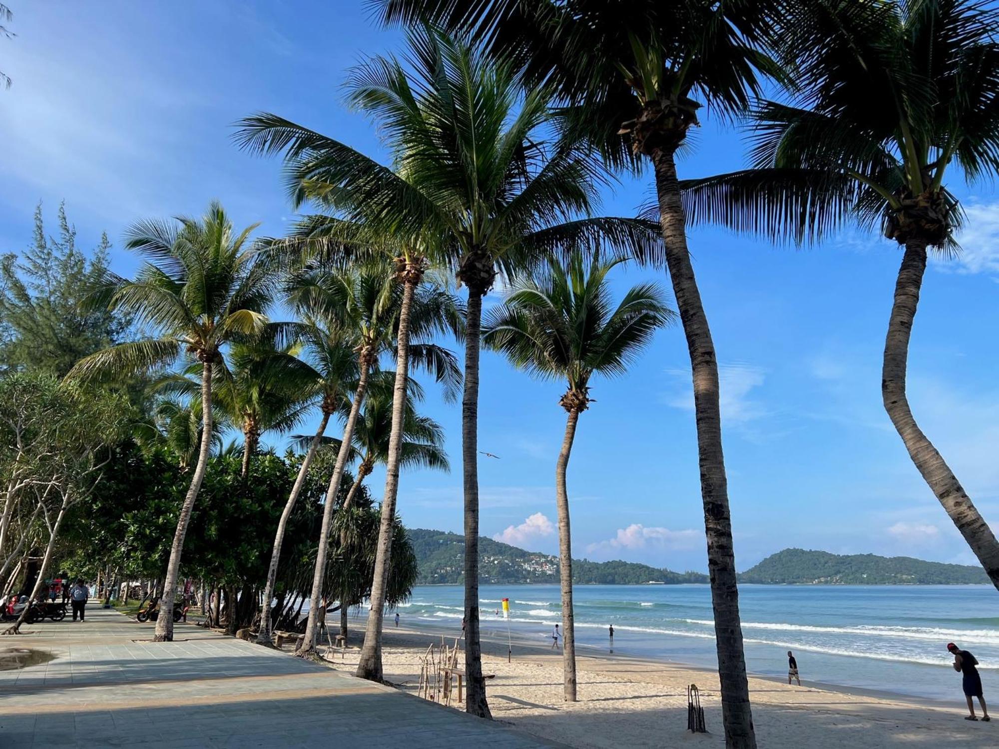 Condos: Beachside Retreat With Smart Tv & Kitchen * Patong