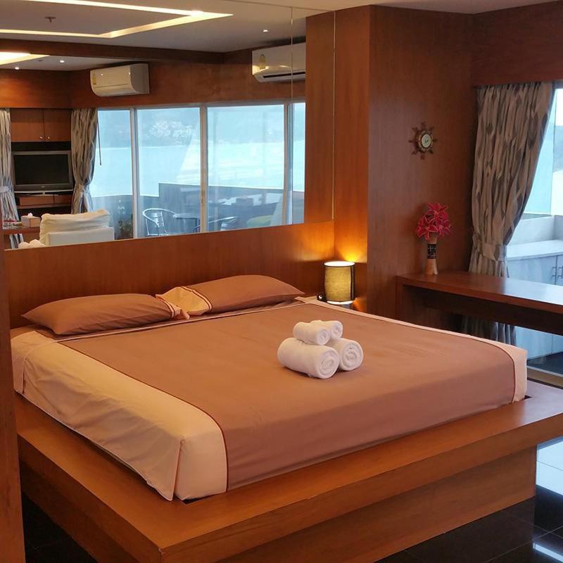 Tower Apartment *