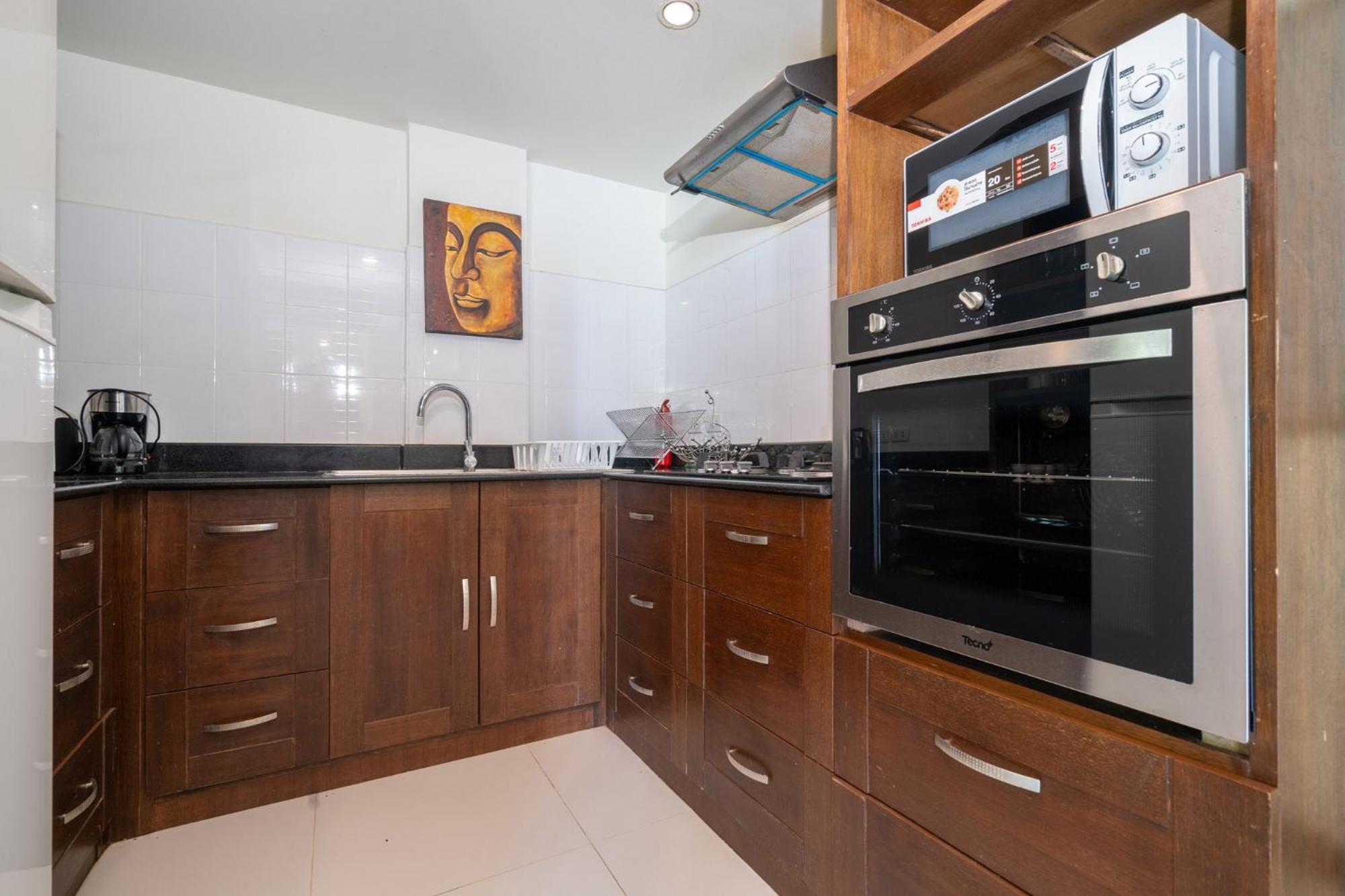 Beachside Apt. Short Walk To - 2br *