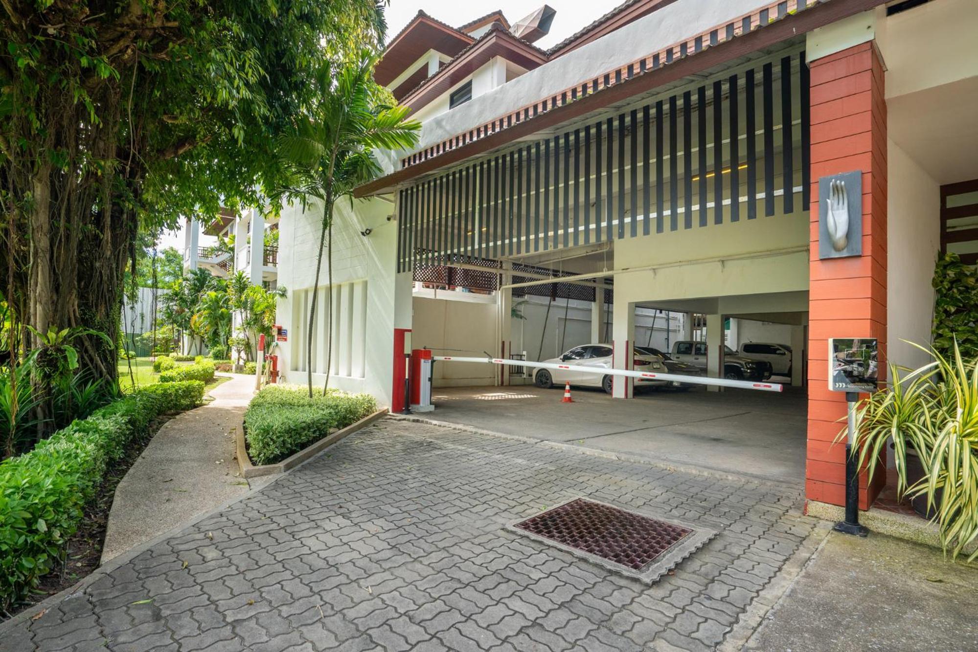 Beachside Apt. Short Walk To - 2br