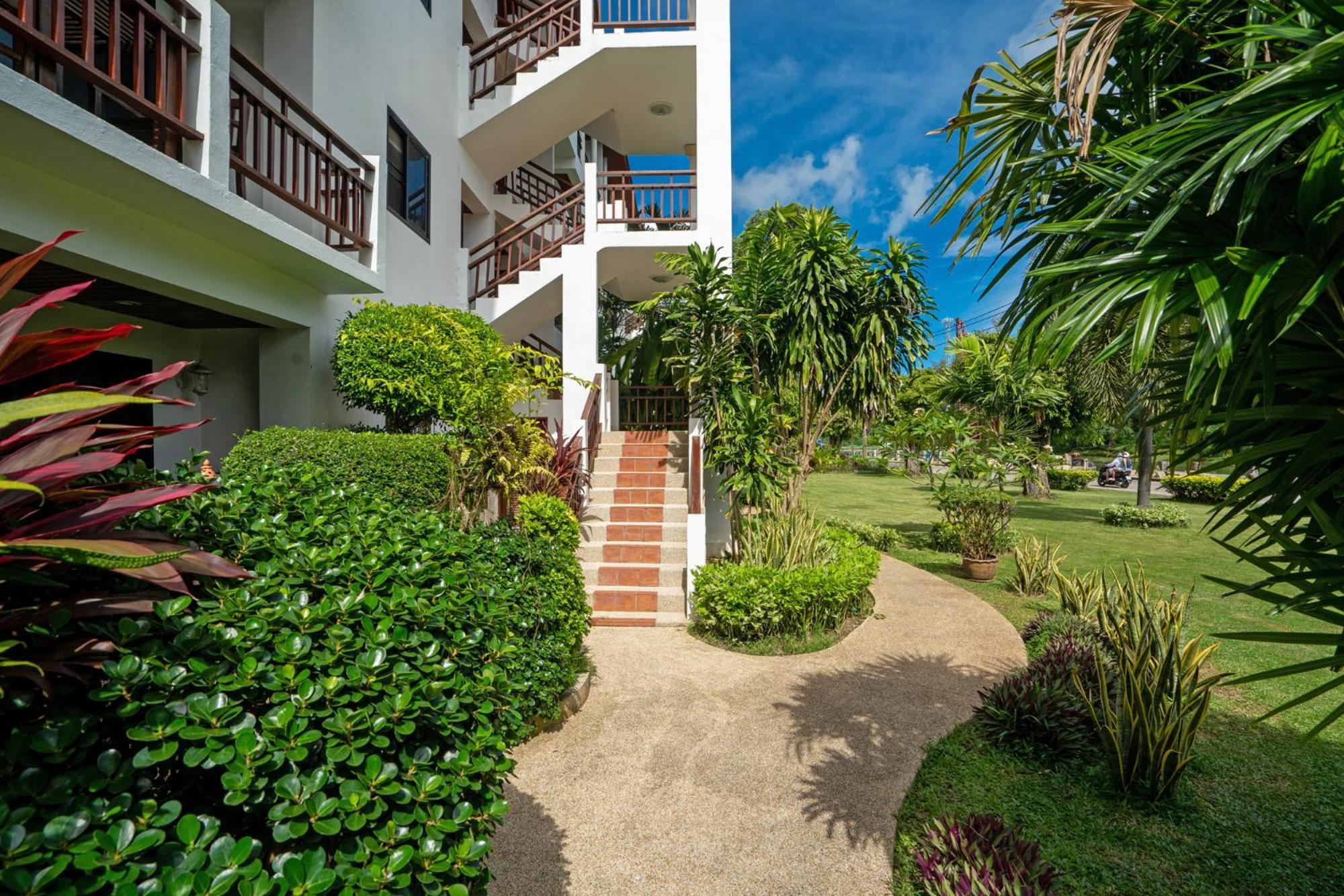 Beachside Apt. Short Walk To - 2br Apartment *