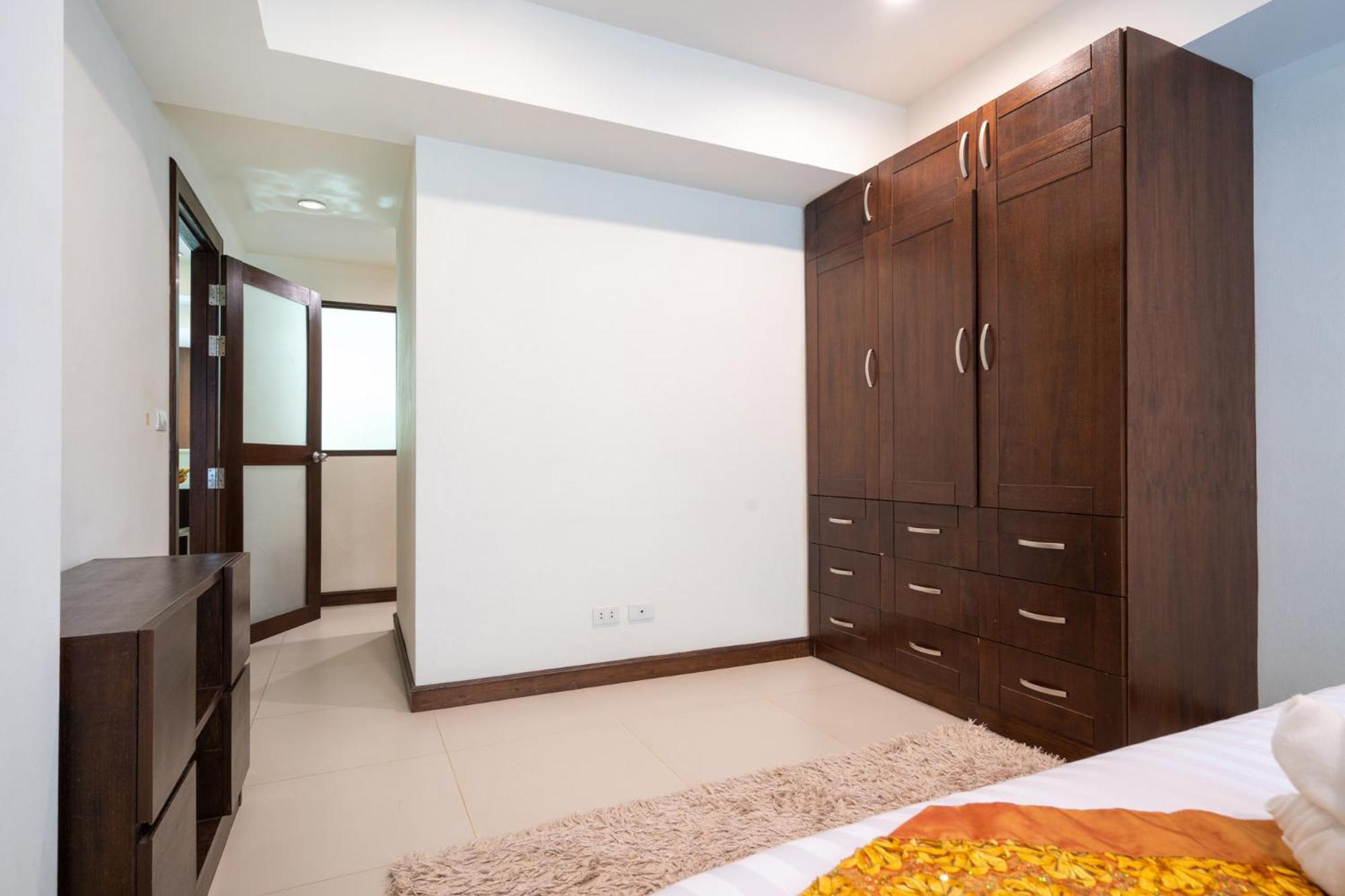 Beachside Apt. Short Walk To - 2br
