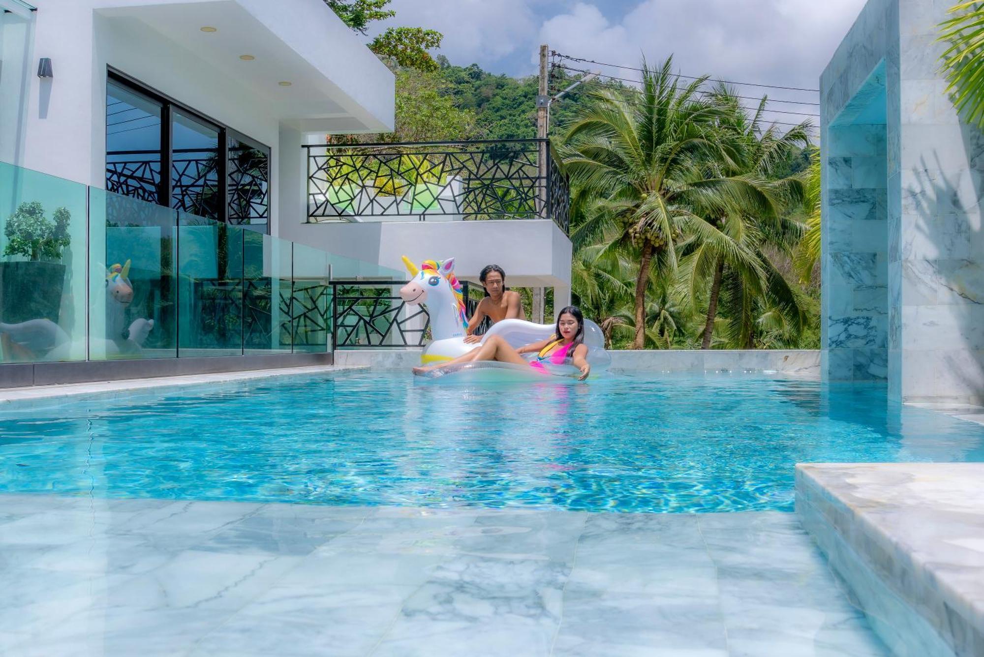 Villa 2ms Zen Luxury For Family & Friends, 4 Bdr, Private Pool, Rooftop, Kids' Playground Rawai
