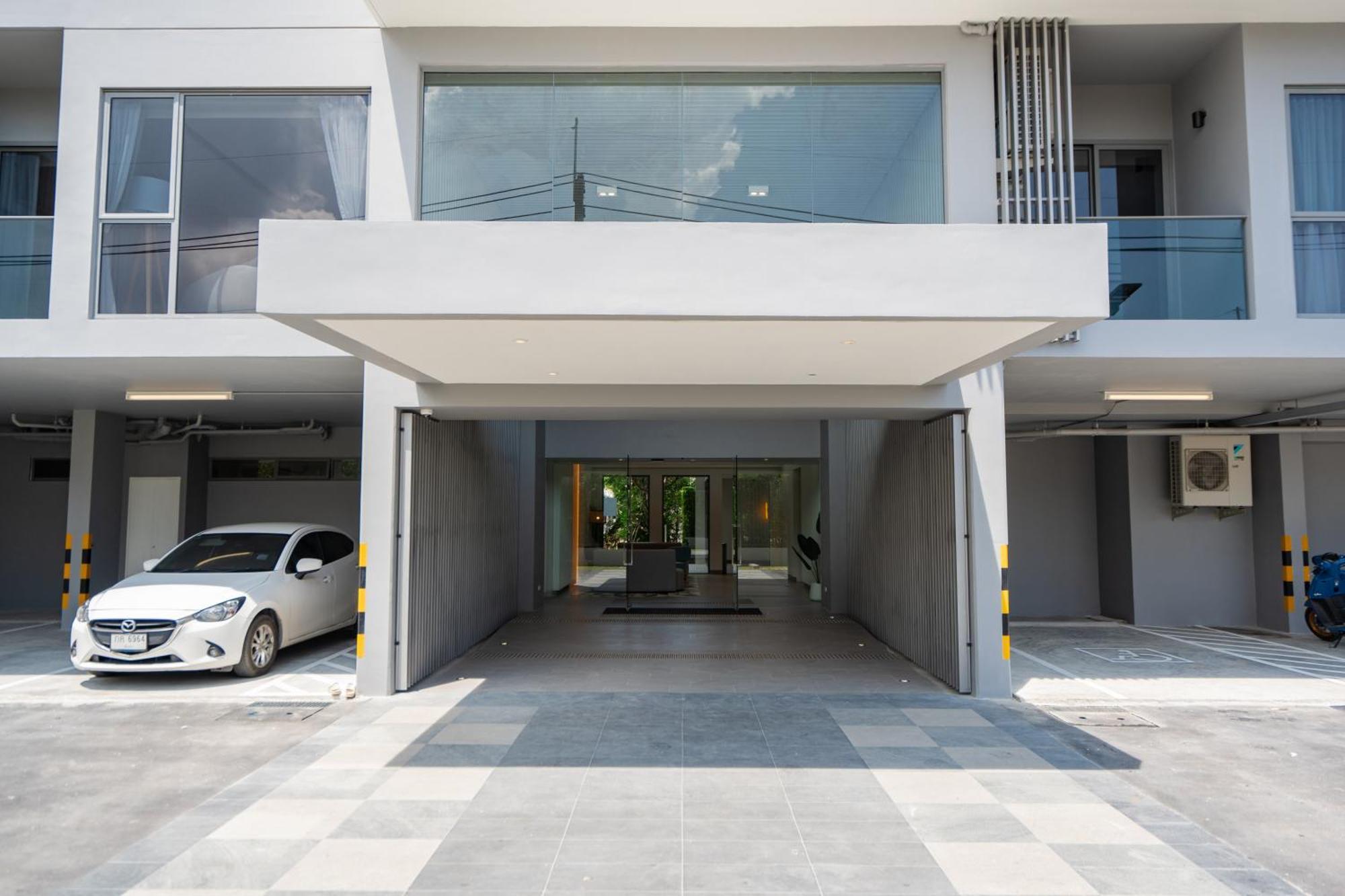 Spacious With Panoramic View In Laguna Apartment