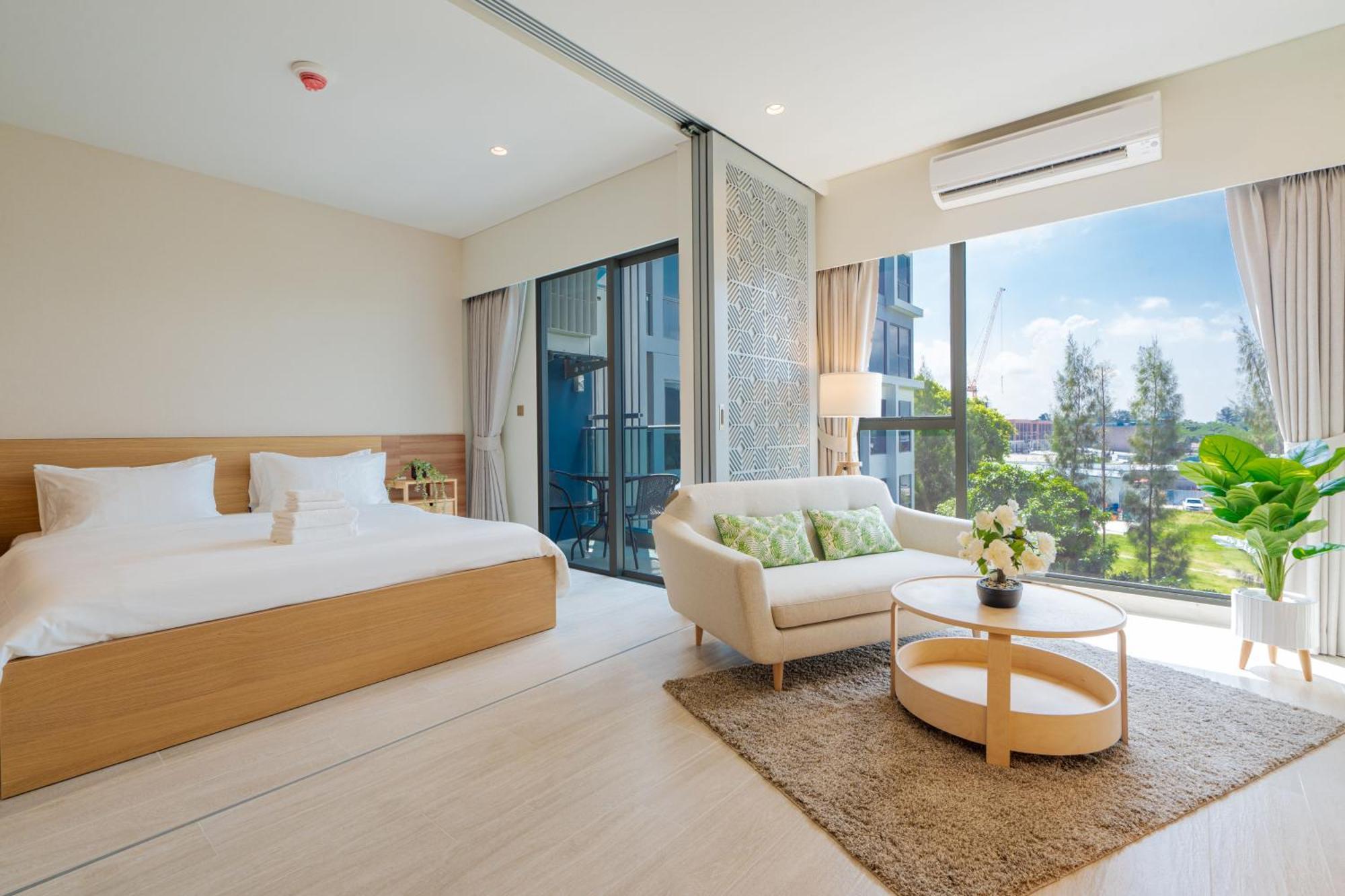 Spacious With Panoramic View In Laguna Apartment