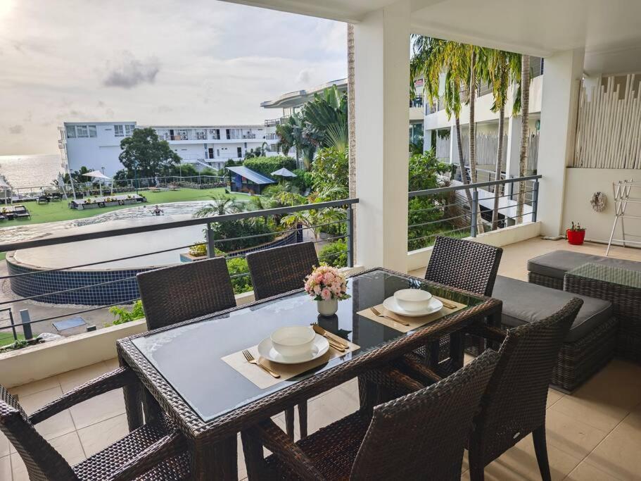 Karon Large 2 Bedrooms & Living Seaview *