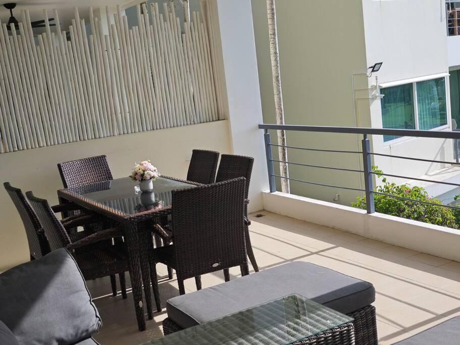 Karon Large 2 Bedrooms & Living Seaview Apartment *