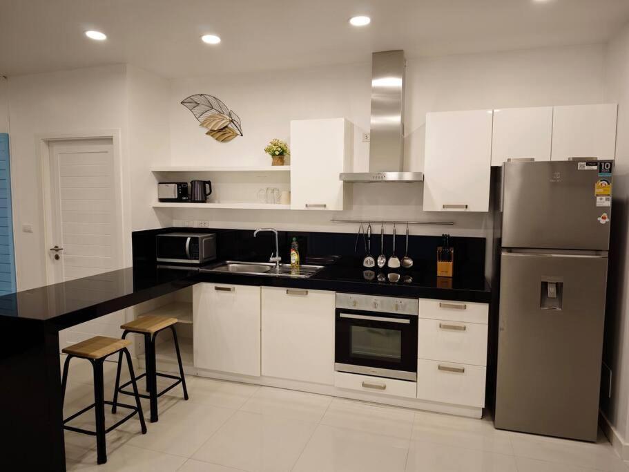 Apartment Karon Large 2 Bedrooms & Living Seaview Ban Karon