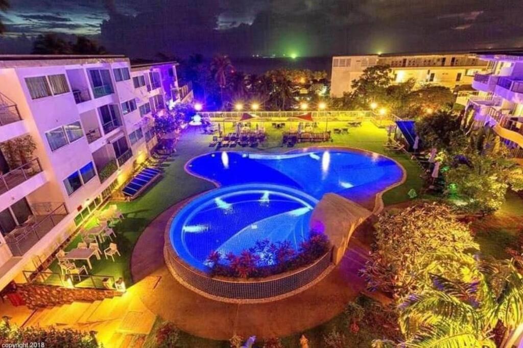 Karon Large 2 Bedrooms & Living Seaview