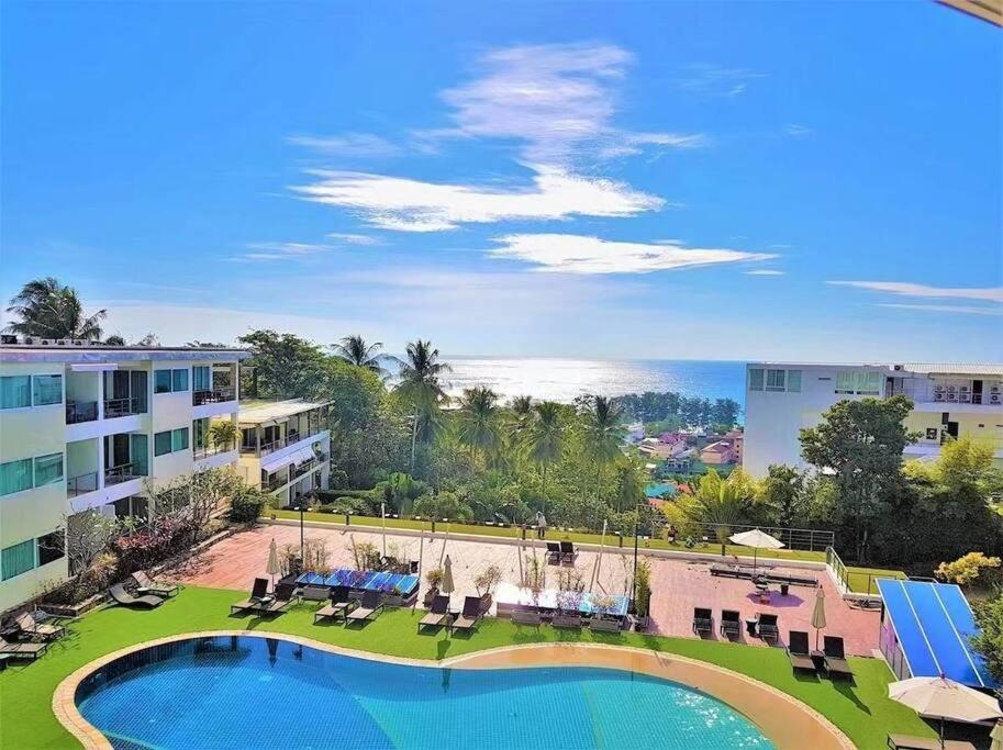 Karon Large 2 Bedrooms & Living Seaview Apartment