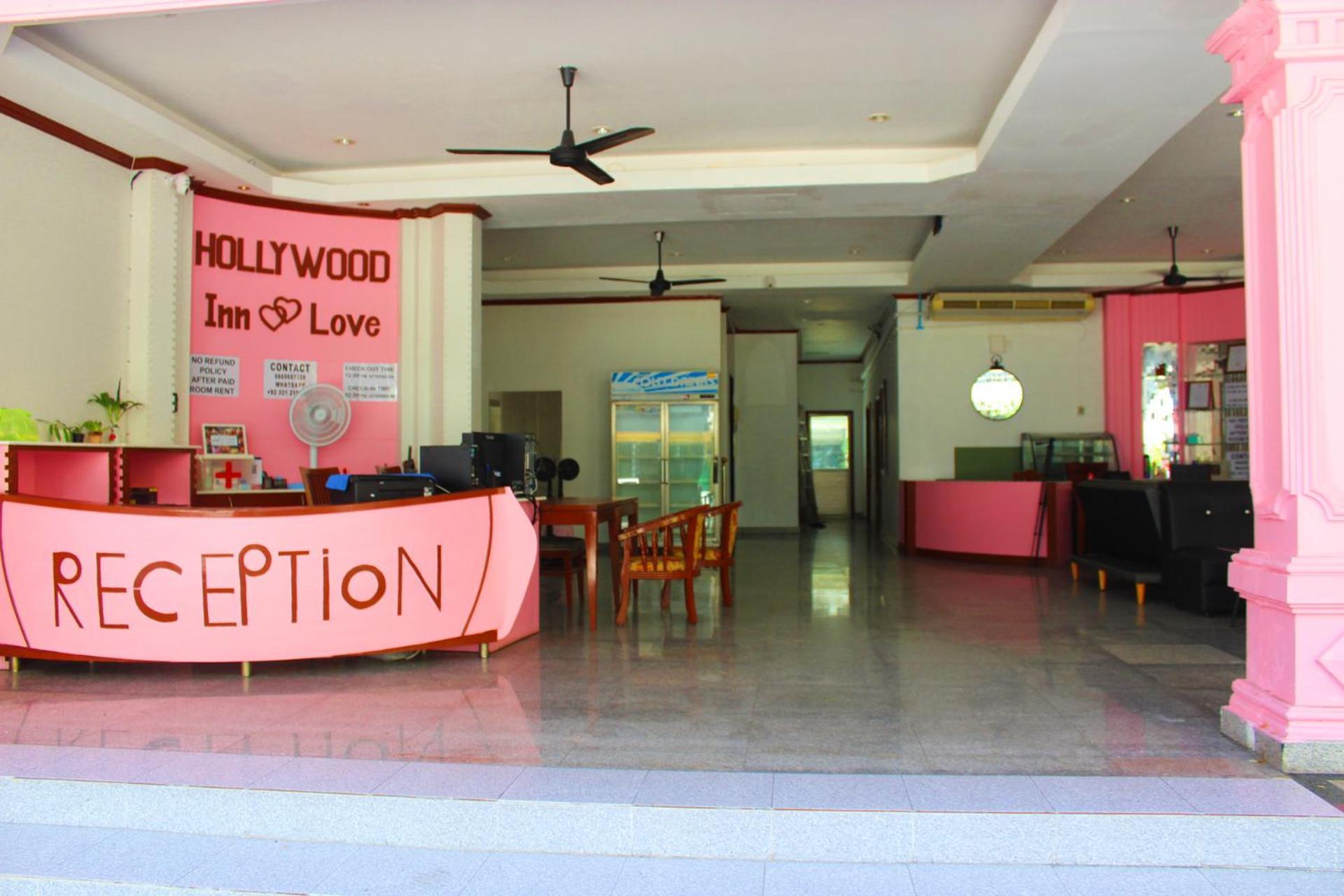 Hollywood Hotel *