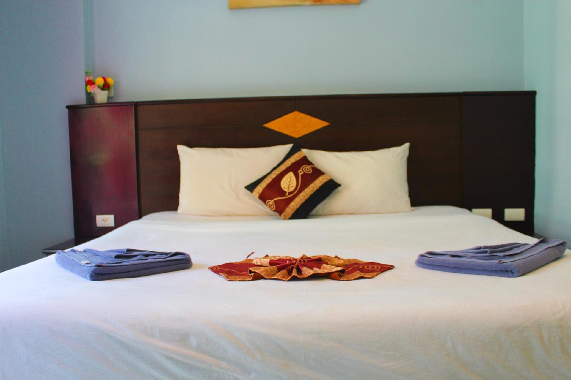 Hollywood Hotel *