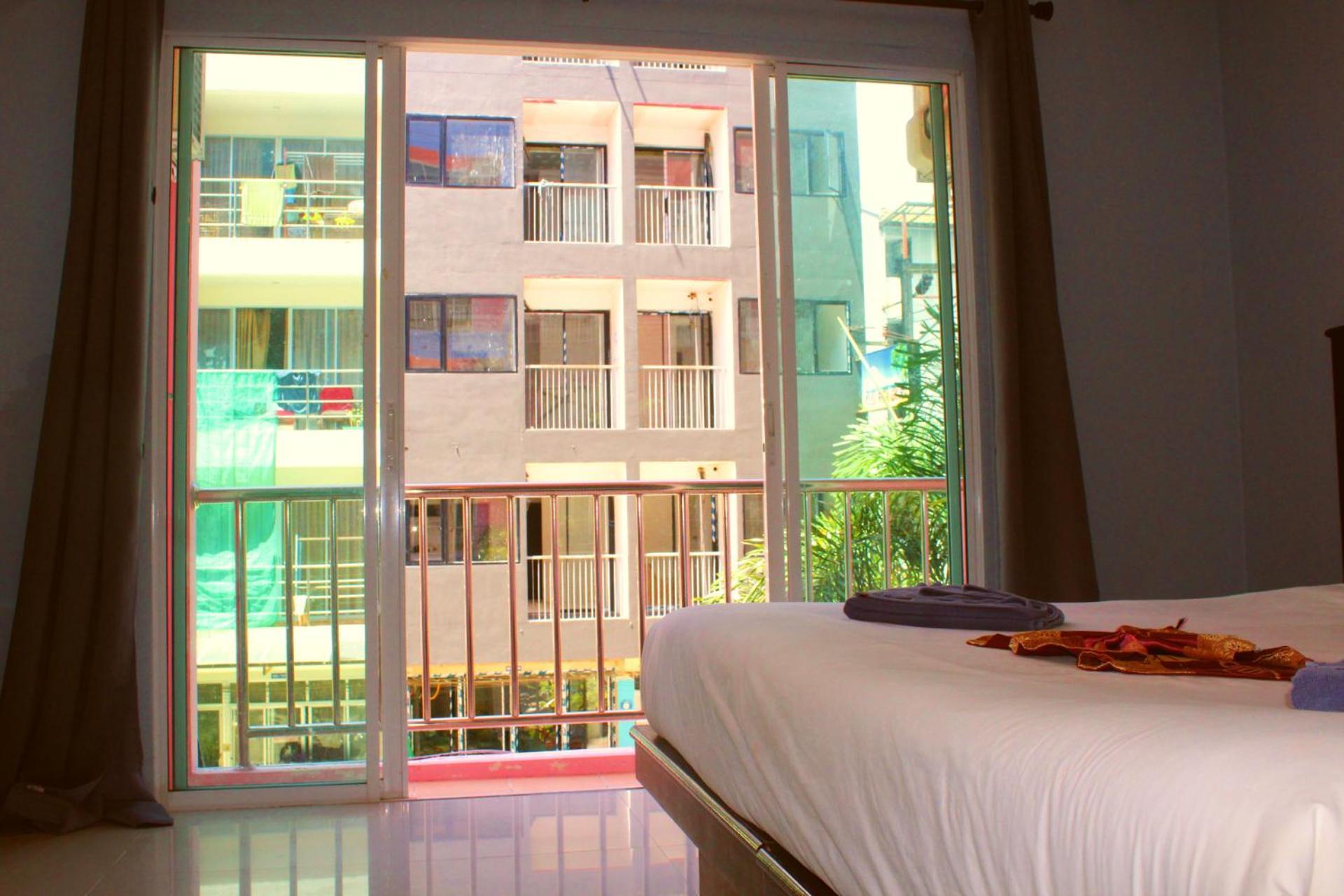Hollywood Hotel *