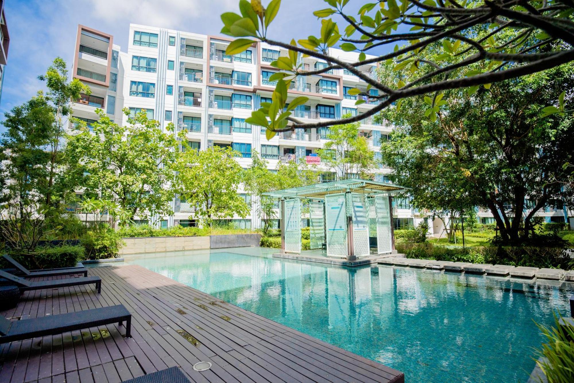 47near Shopping Malls And Naka Night Market