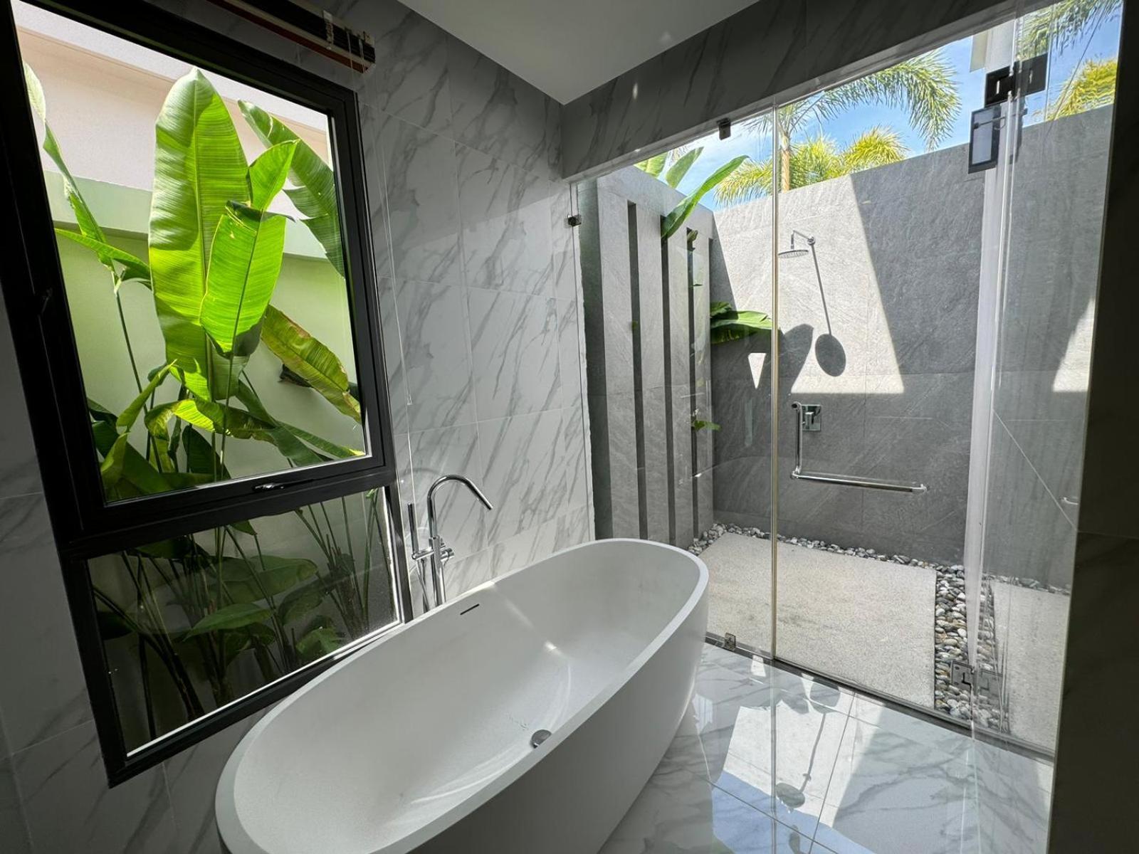 Luxury Breeze With Private Pool & Maid