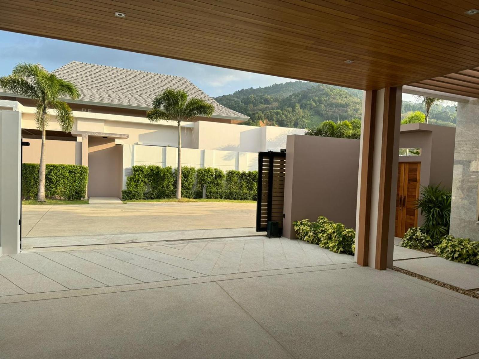 Luxury Breeze With Private Pool & Maid Villa *