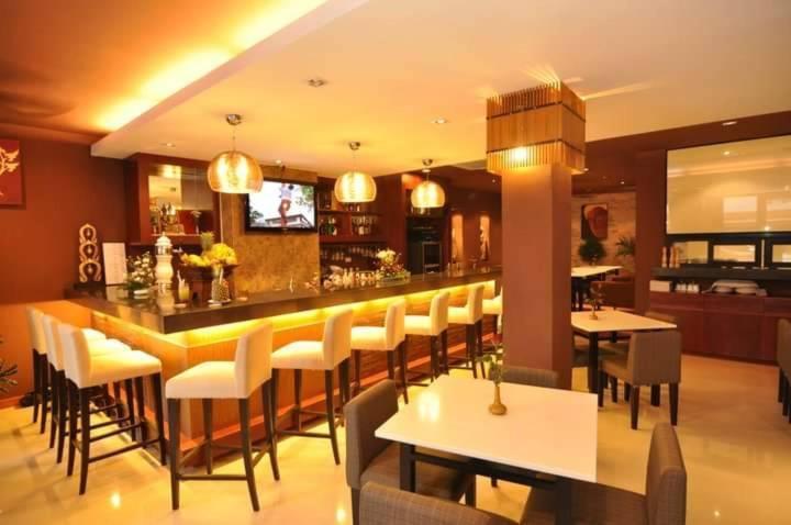 Hemingway's Hotel 3*