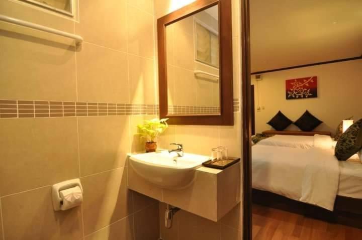 Hemingway's 3* Patong