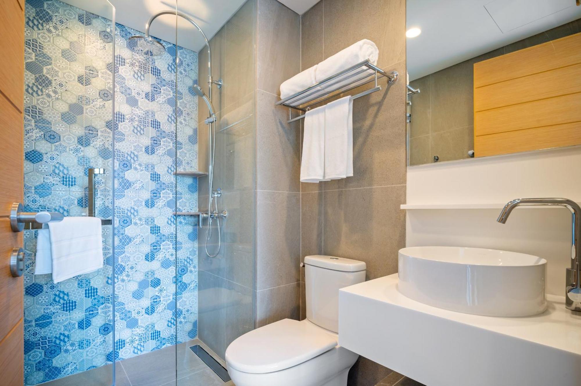 Laguna Lakeside Residences By Banyan Living *