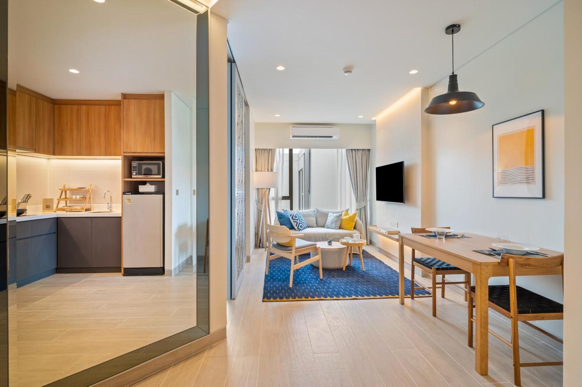 Laguna Lakeside Residences By Banyan Living Apartment *