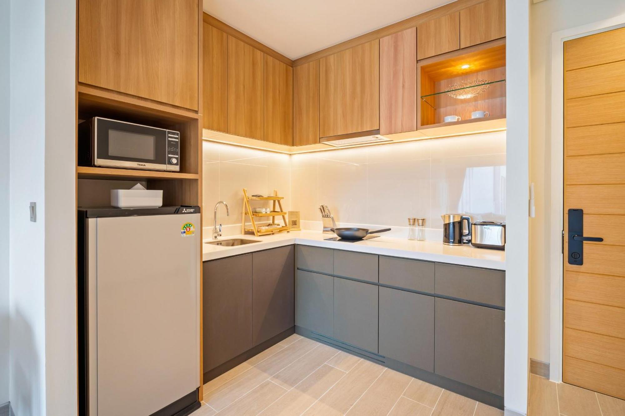 Laguna Lakeside Residences By Banyan Living Apartment *
