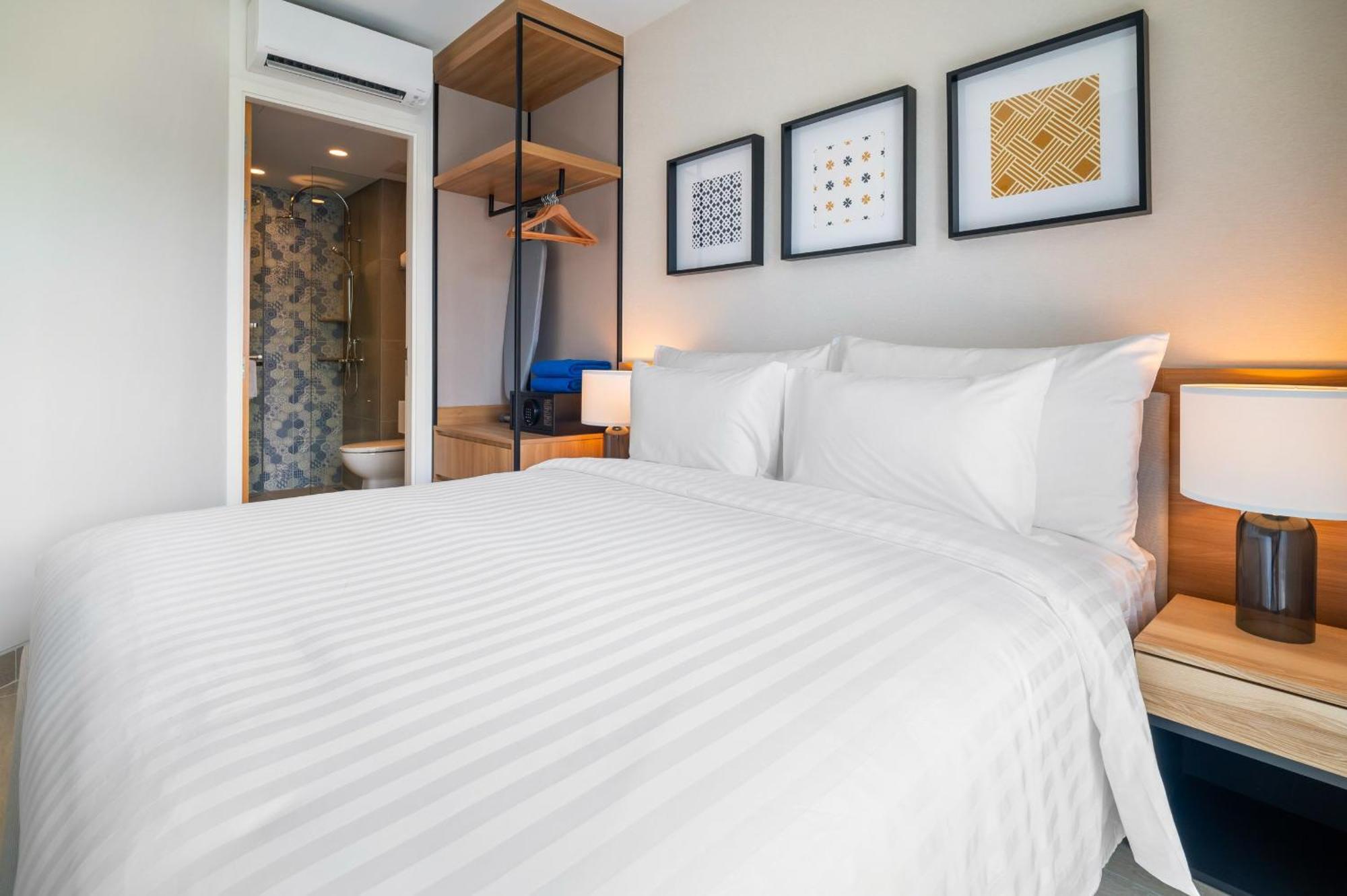 Laguna Lakeside Residences By Banyan Living *