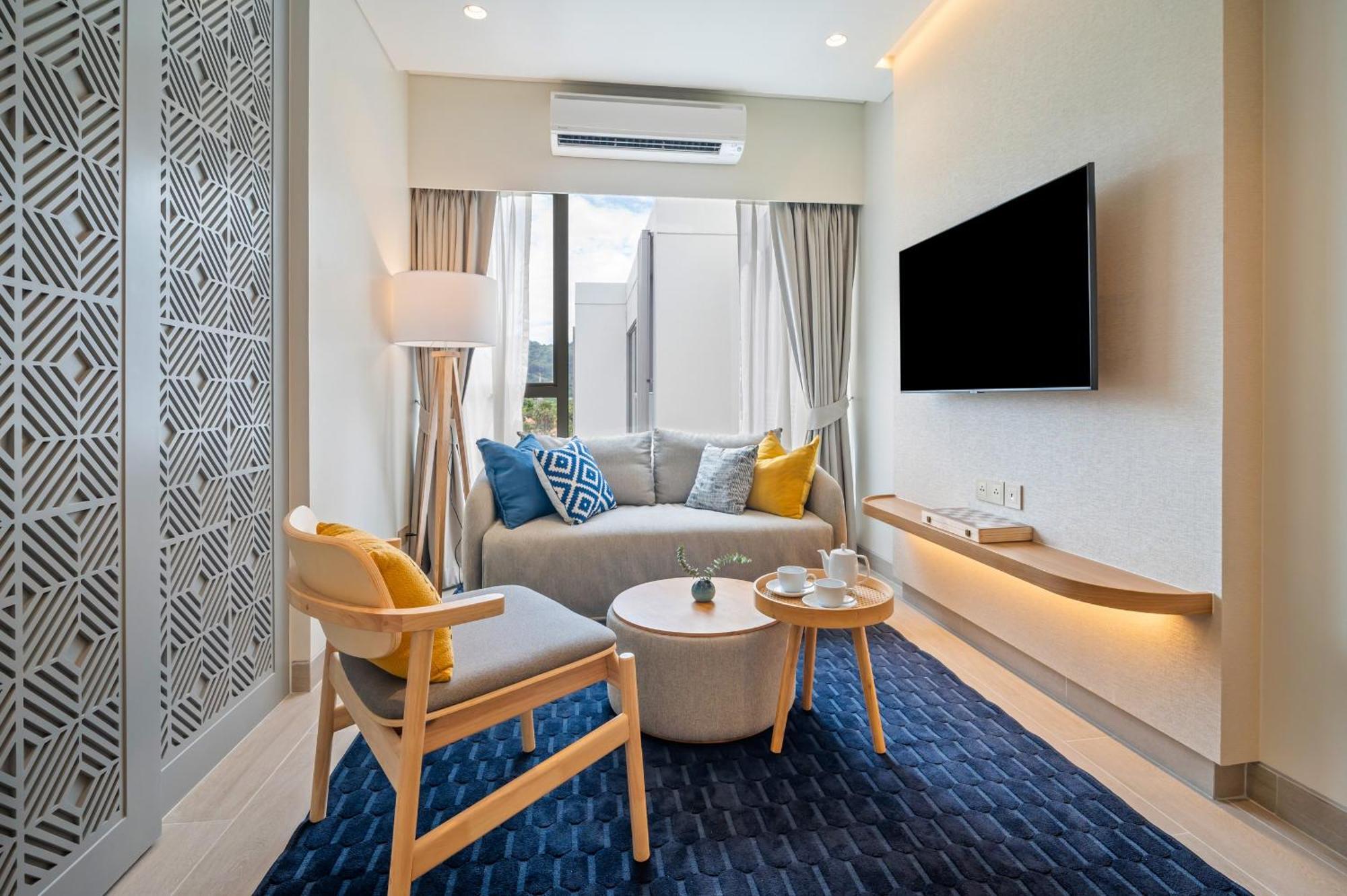 Laguna Lakeside Residences By Banyan Living Apartment