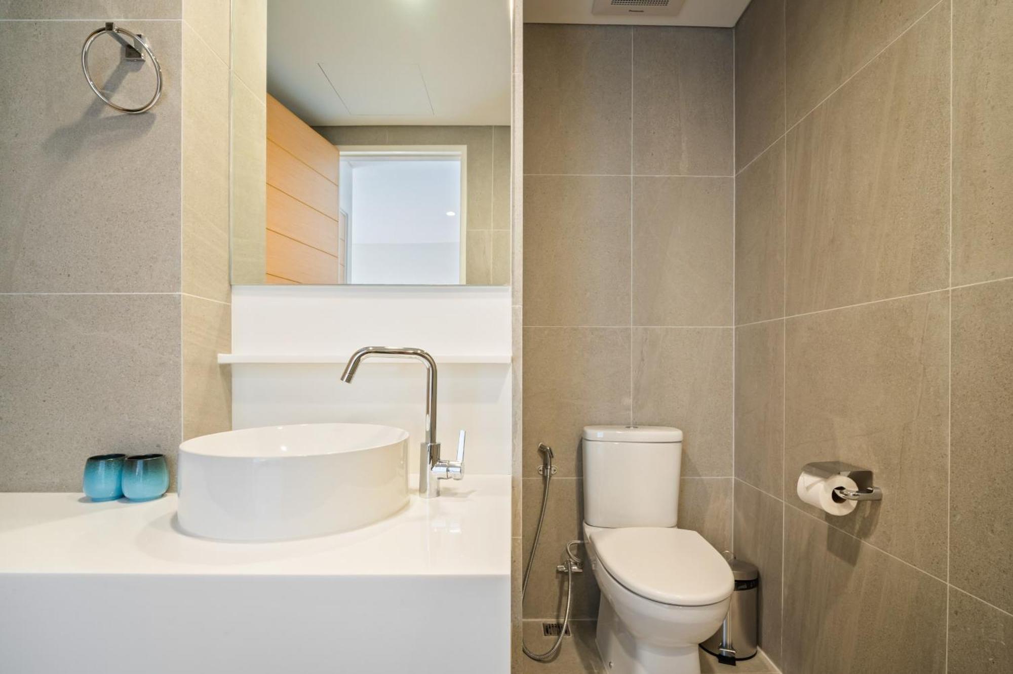 Laguna Lakeside Residences By Banyan Living