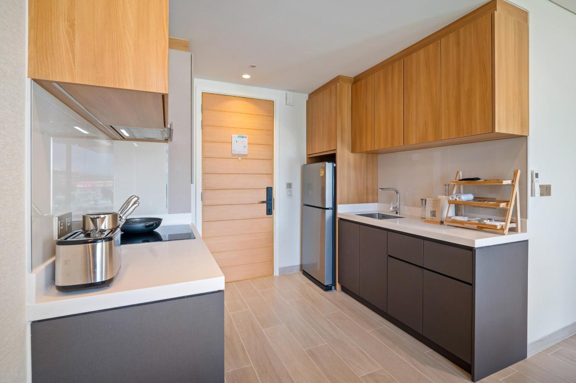 Laguna Lakeside Residences By Banyan Living