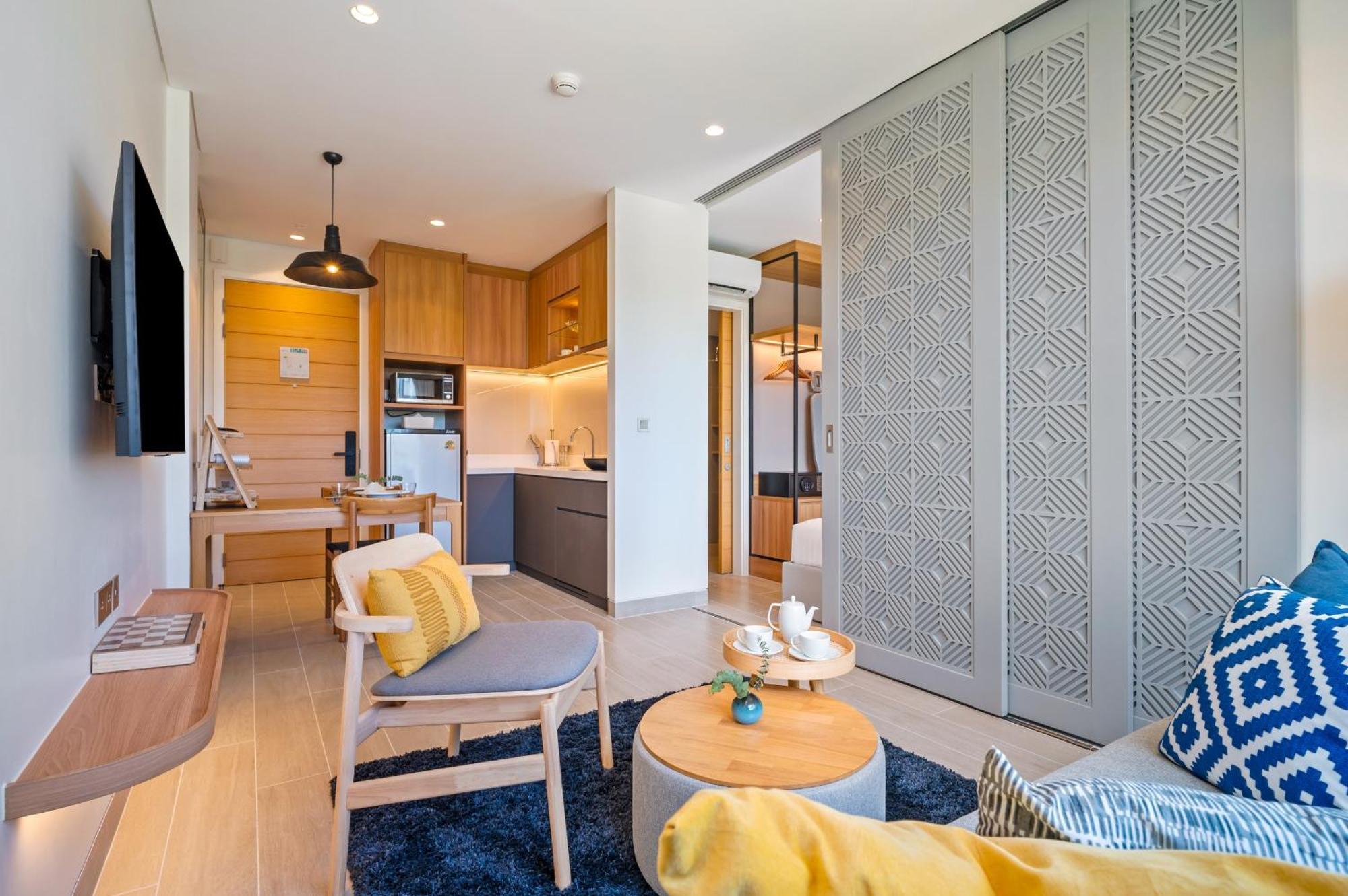 Laguna Lakeside Residences By Banyan Living *