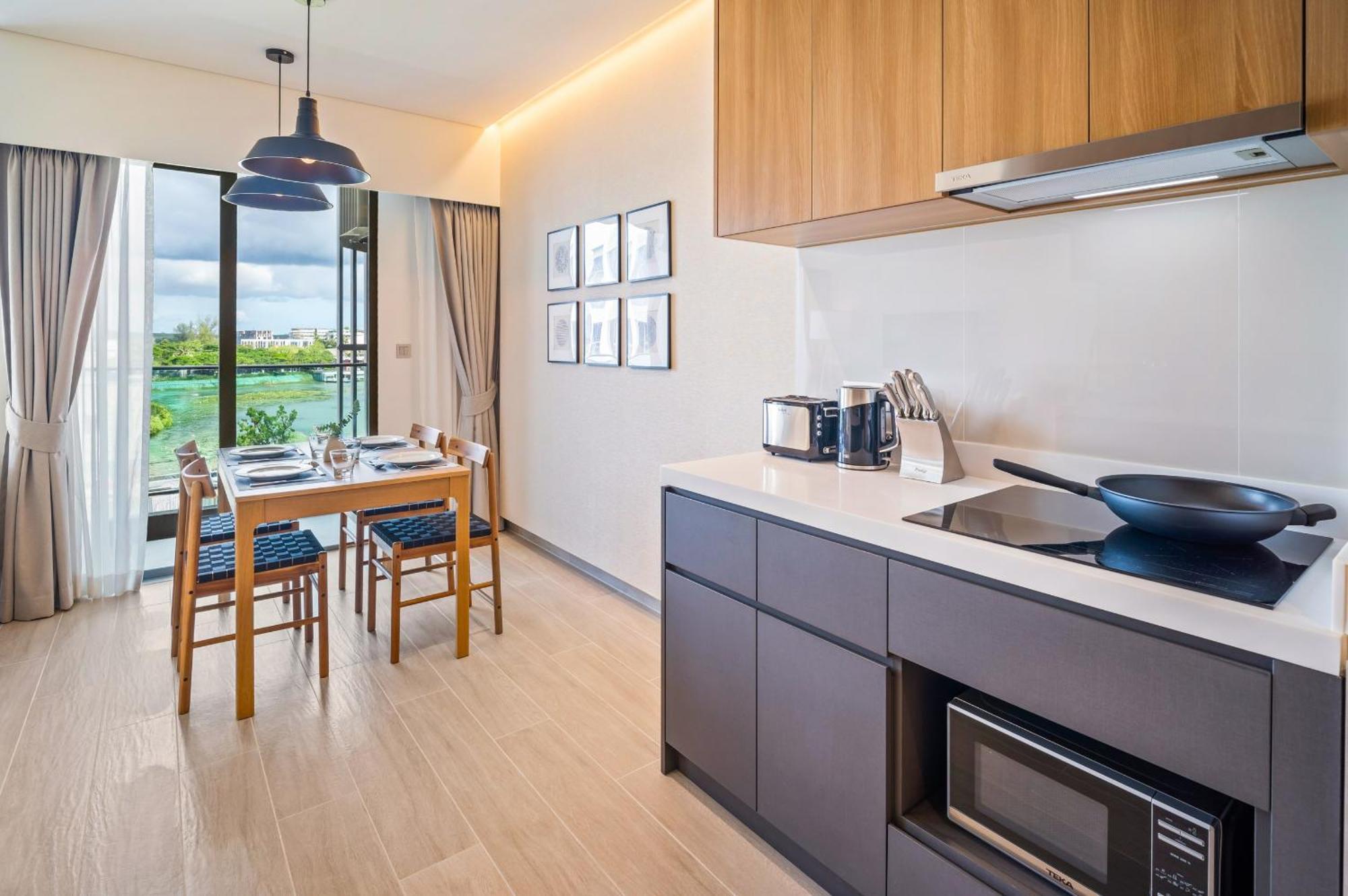 Laguna Lakeside Residences By Banyan Living *