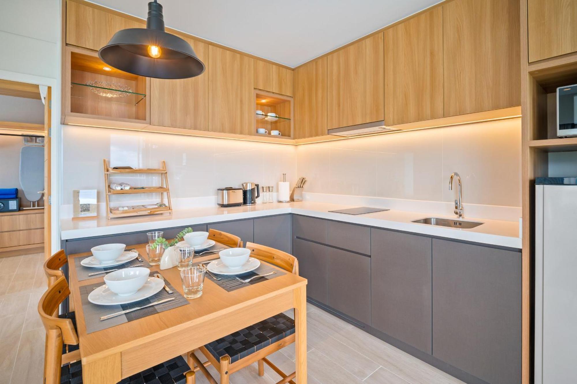 Laguna Lakeside Residences By Banyan Living