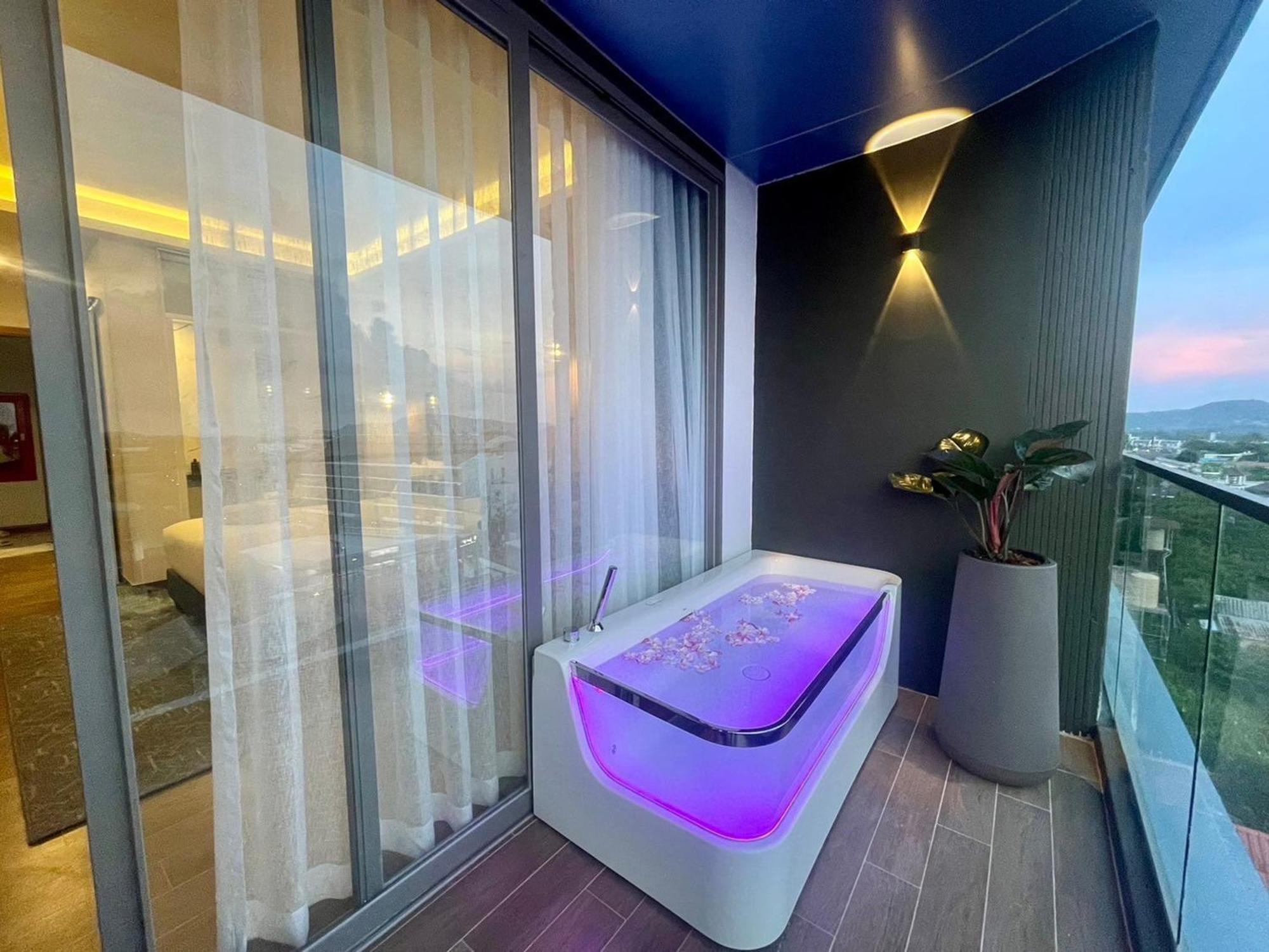 The Blue Hotel 3*