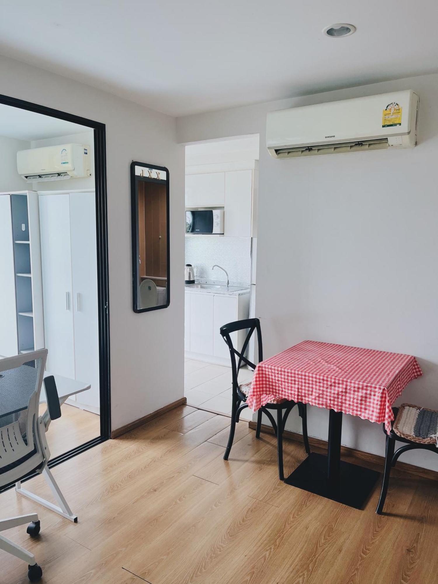 04near Shopping Malls And Naka Night Market * Phuket