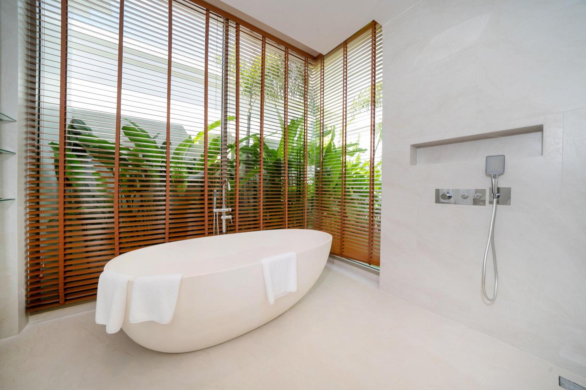 Luxury Pool And Garden