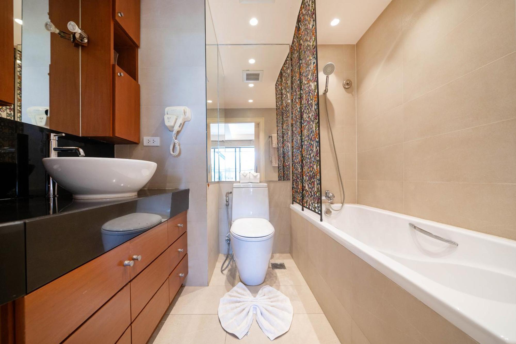 Poolview 2-bedroom In Bangtao Next To Golf Course, Allamanda 2321 *