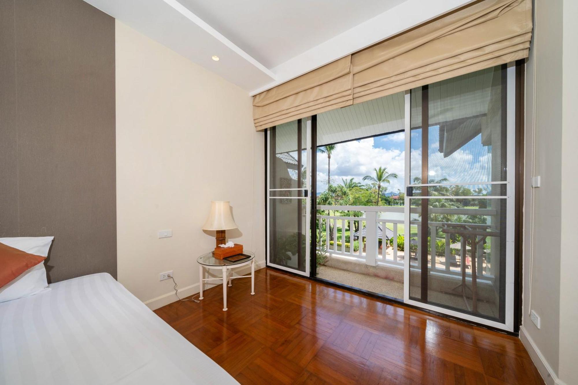 Apartment Poolview 2-bedroom In Bangtao Next To Golf Course, Allamanda 2321 *
