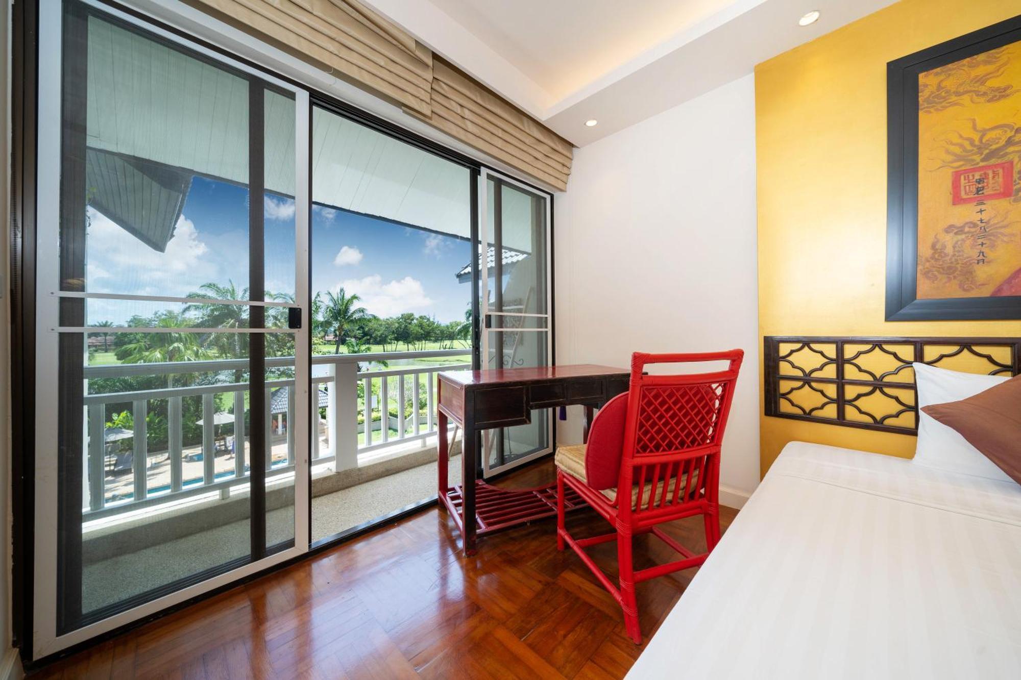 Apartment Poolview 2-bedroom In Bangtao Next To Golf Course, Allamanda 2321 Thalang