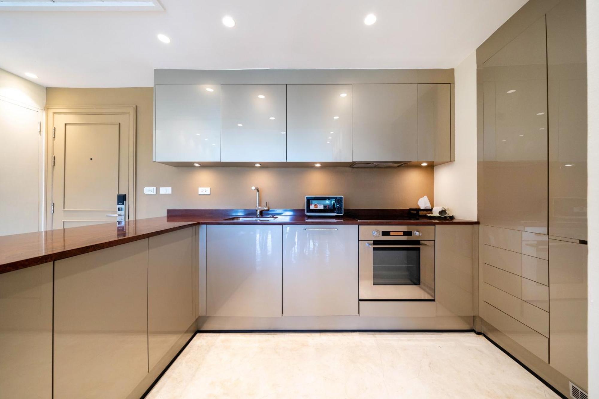 Poolview 2-bedroom In Bangtao Next To Golf Course, Allamanda 2321 Apartment