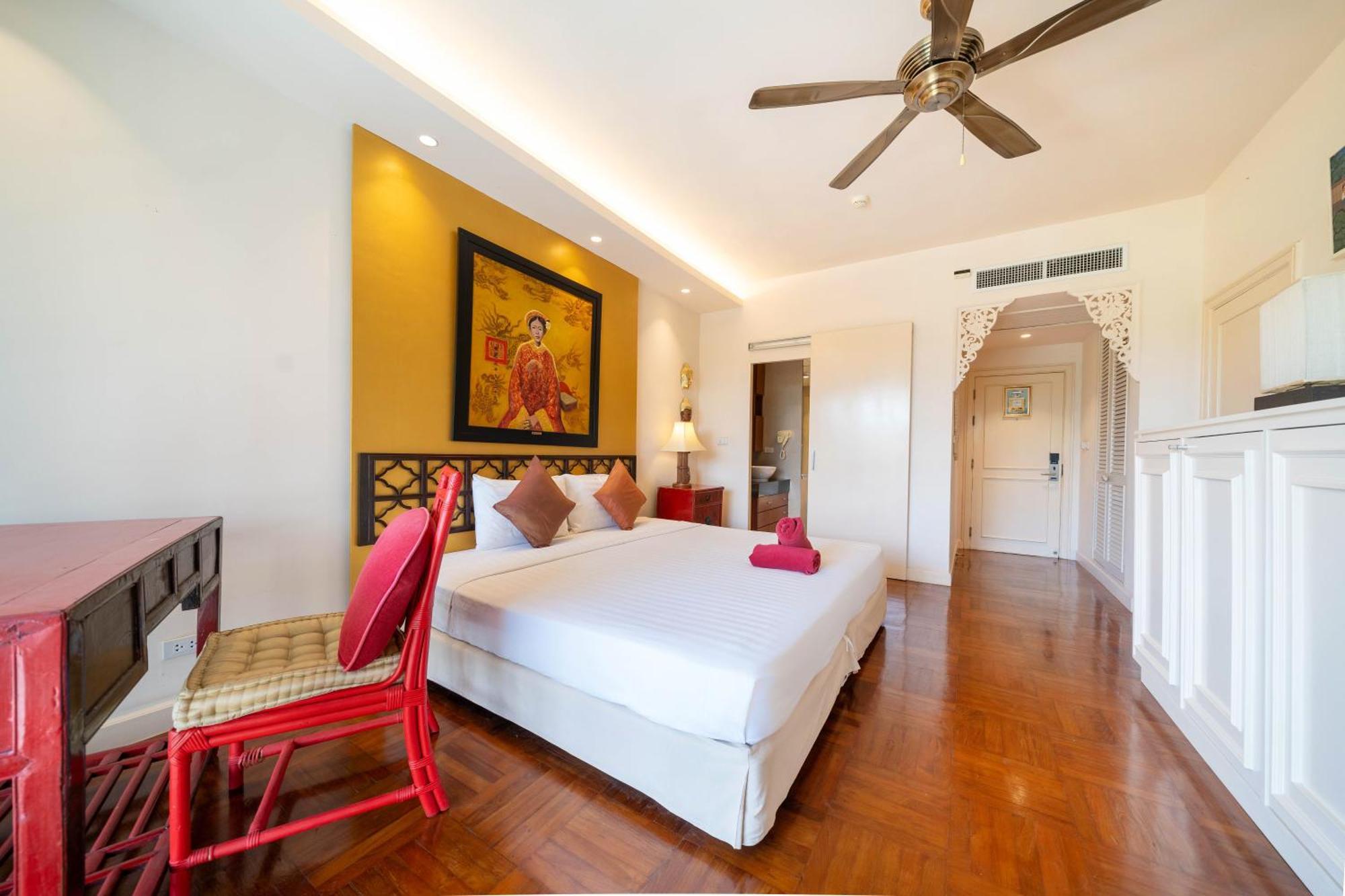 Poolview 2-bedroom In Bangtao Next To Golf Course, Allamanda 2321 *
