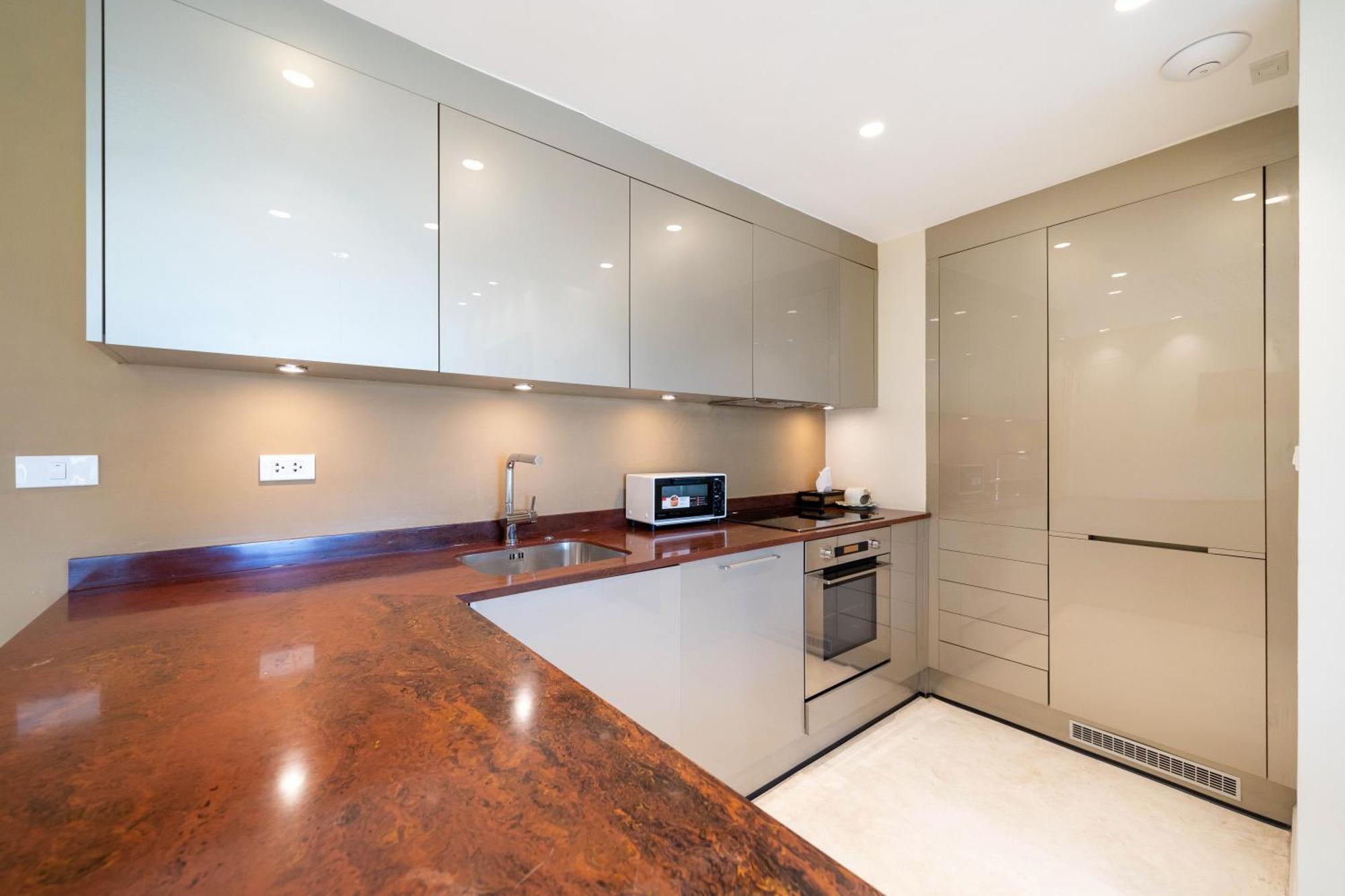 Apartment Poolview 2-bedroom In Bangtao Next To Golf Course, Allamanda 2321